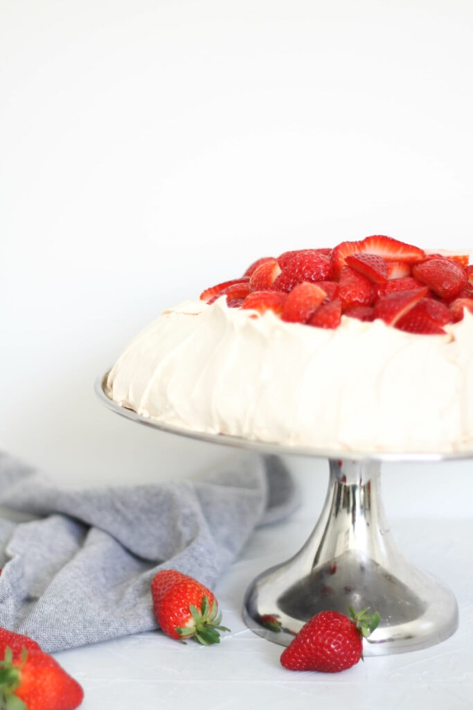 Na【verawang】 pavlova US0 Easy Vegan Pavlova Recipe (No Eggs!) | Veggiekins Blog