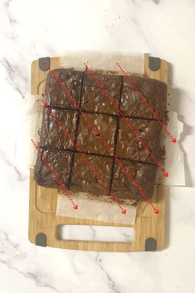 How to cut brownies in triangles, already cut 2 lines horizontal and 2 vertical, with diagonal lines marked.