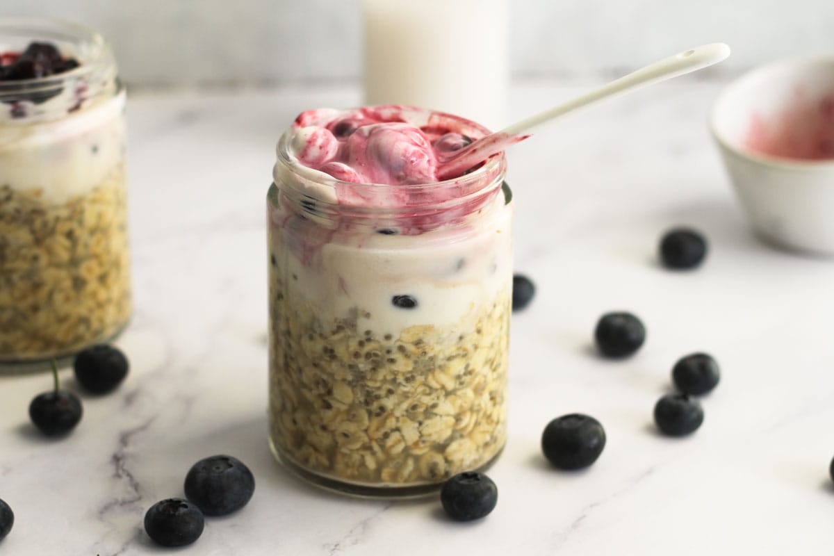 Blueberry Cheesecake Overnight Oats - Modest Munchies