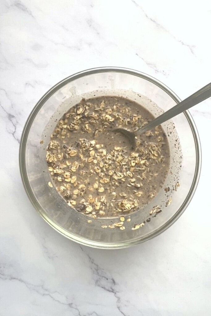 Oreo overnight oats mixed in a bowl.